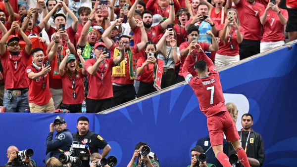 26 Mundial Portugal golea a Uzbekistán 1