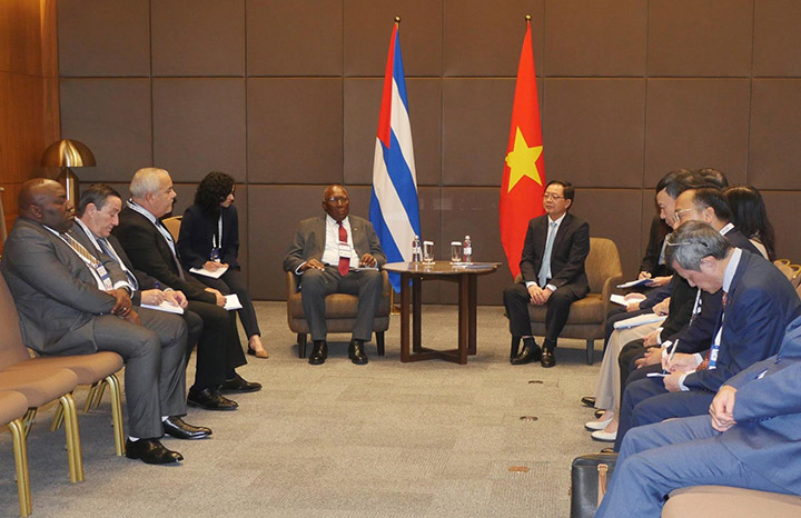 0529 mesa ministro vietnamita 1