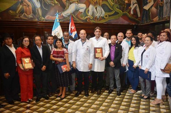 Médicos cubanos en venezuela 580x386