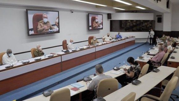 Raul Castro preside reunion del Buro Politico 580 Foto ER 580x328