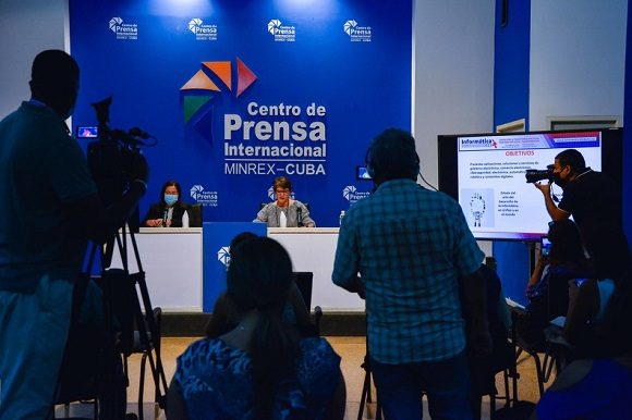1003 Informatica conferencia prensa2 580x386