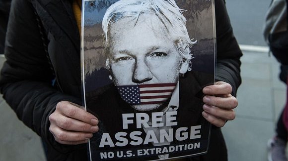 julian assange 580x326