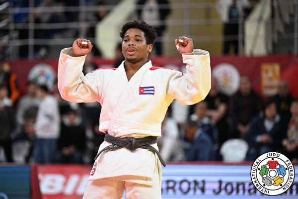 25 Charón bronce en GS Tiflis