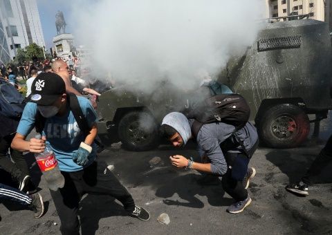 chile carabineros represion santiago carabineros toque queda reuters compressor.jpg 1718483347