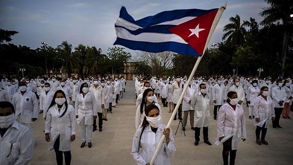 colaboradores cubanos AP 680x442