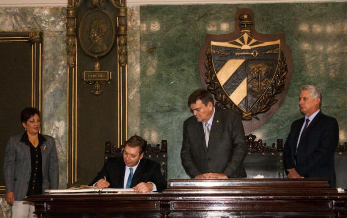 1Serbia president en Cuba