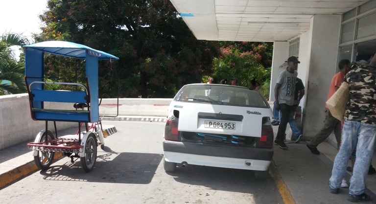 vehiculos entrada hospital