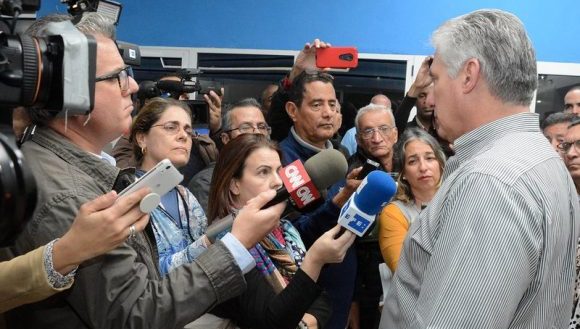 diaz canel con la prensa extranjera e1579874084148 580x329