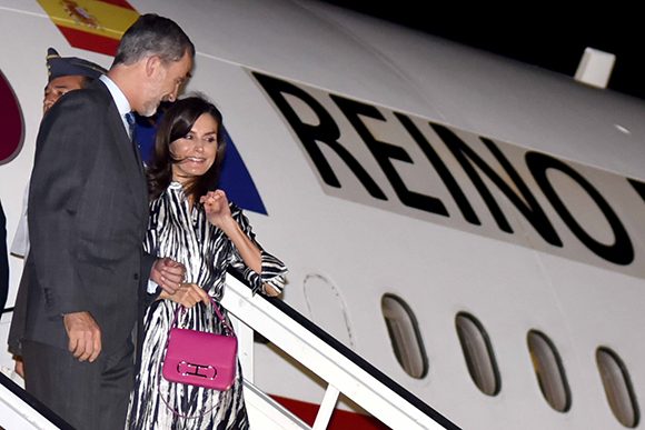 felipe VI y letizia llegan a la habana 01 580x387