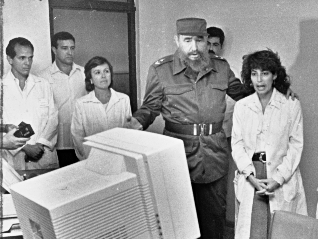 fidel recorrido por el centro de ingenieria molecular foto 5