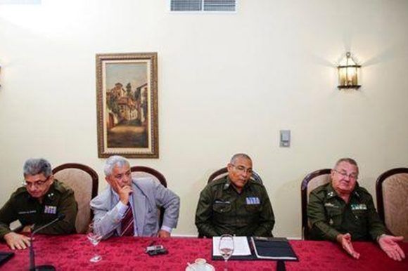 funcionarios cubanos 580x386