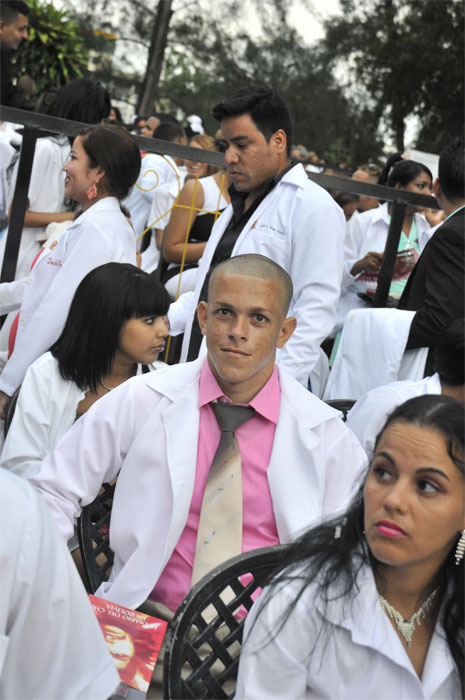 3 graduación medicina Guantánamo 2015