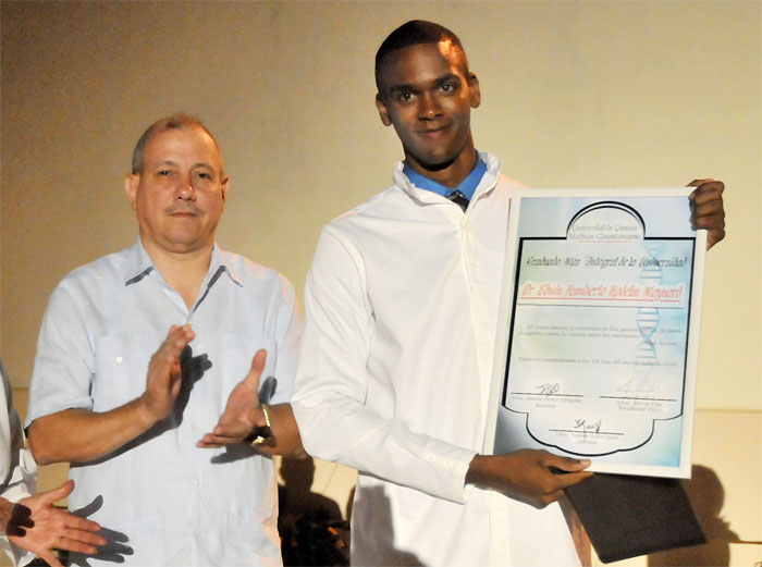 4 graduación medicina Guantánamo 2015