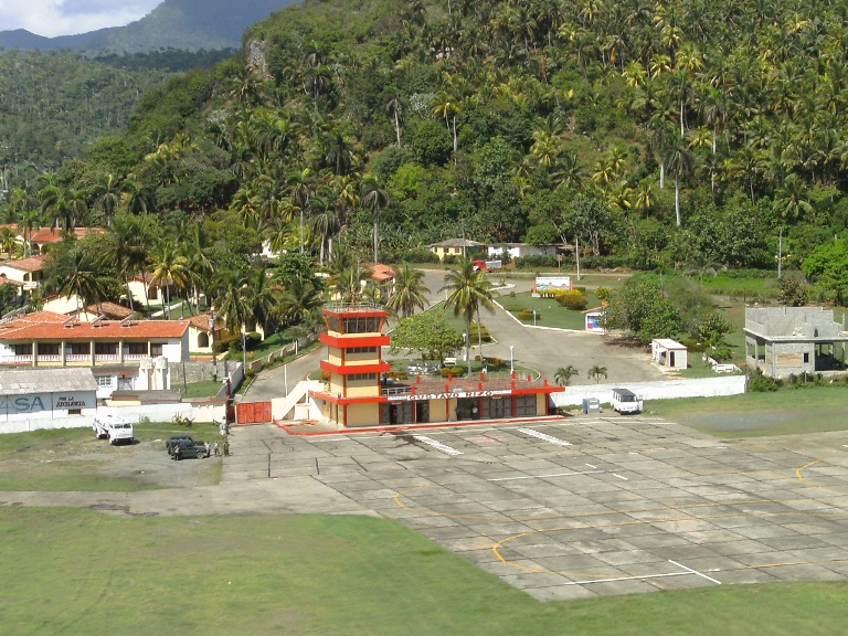 Aeropuerto Gustavo Rizo