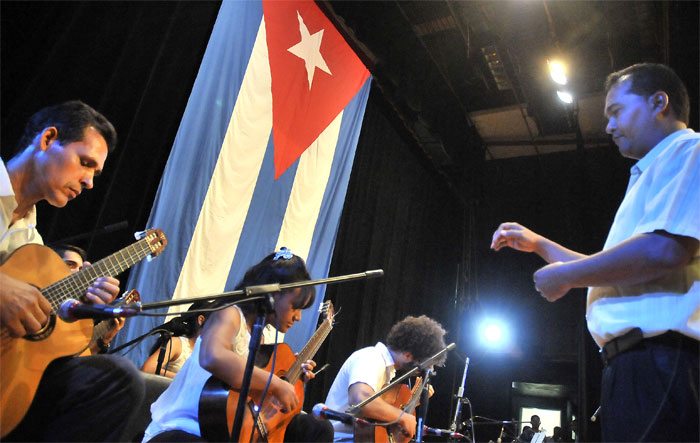Gala  dedicada a los 90 años de Fidel
