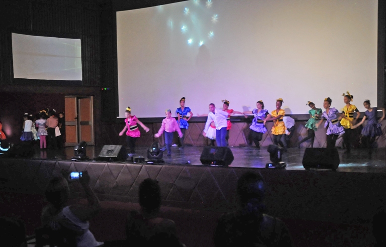 cine huambo restructurado