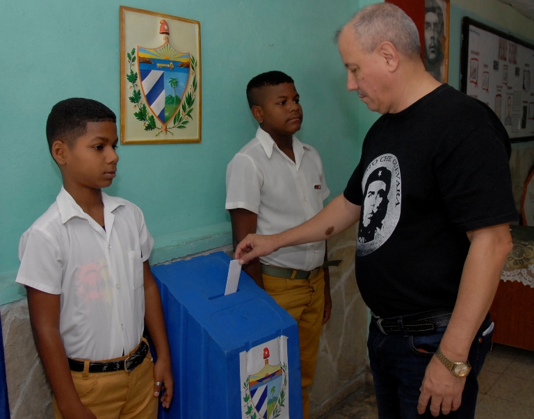 denny votando