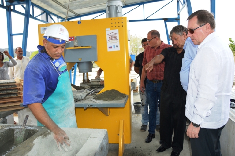 embajador ruso visita