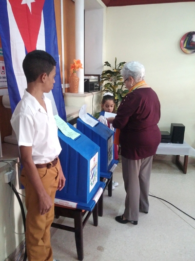 gladys bejerano votando
