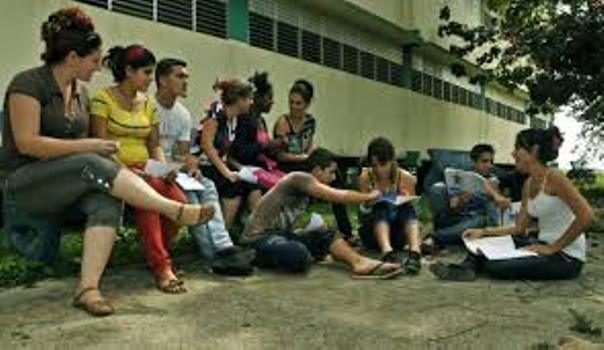 guantanamo estudiantes universitarios