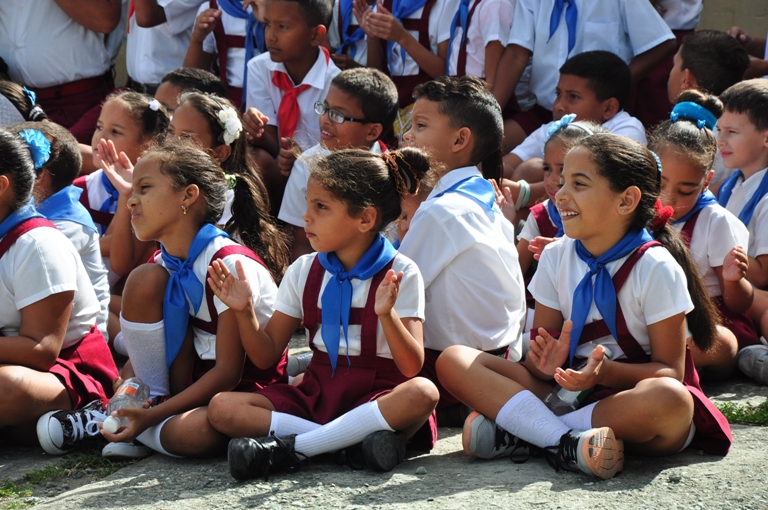 imias niños felices