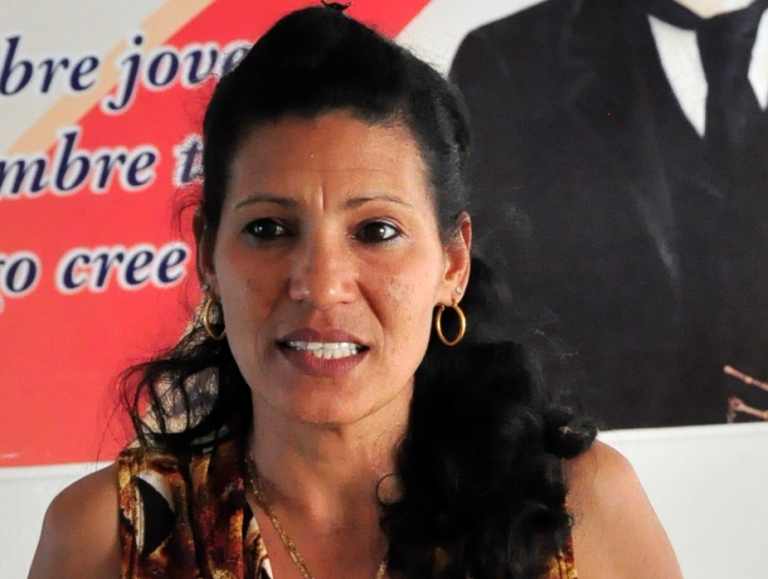 profesora partido medios