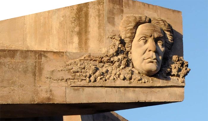 monumento-a-mariana