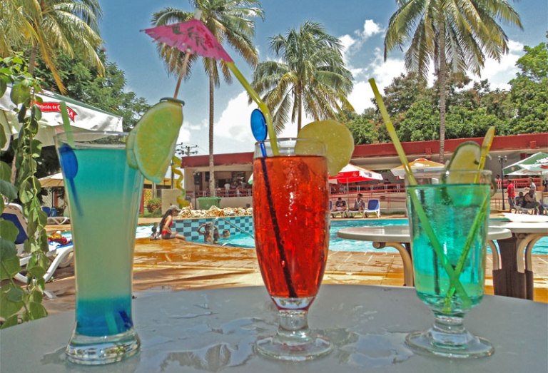 piscina hotel cocteles3