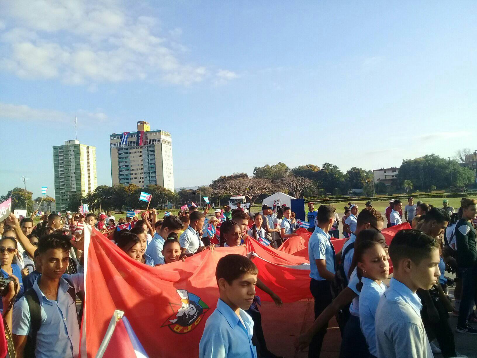 jovenes desfile