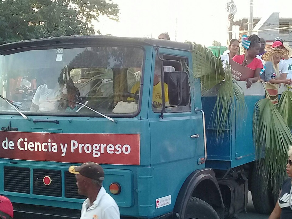 universidad desfile