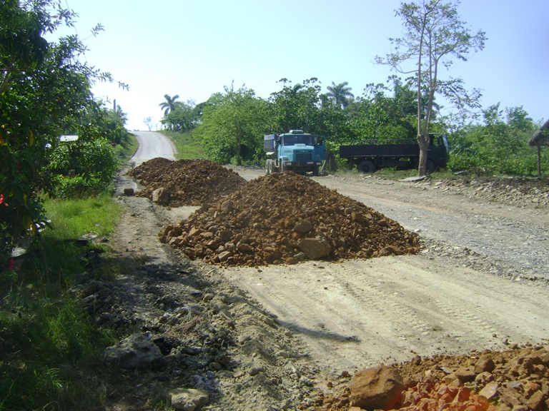 reparan carretera gtmo4