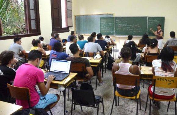 universitarios cubanos 580x377