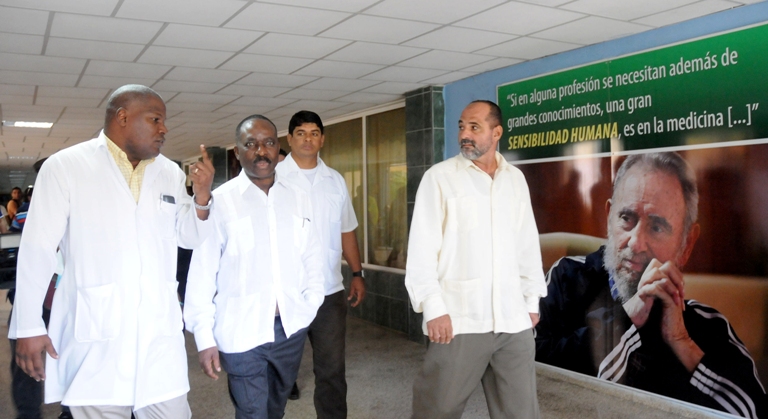 visita embajador angola