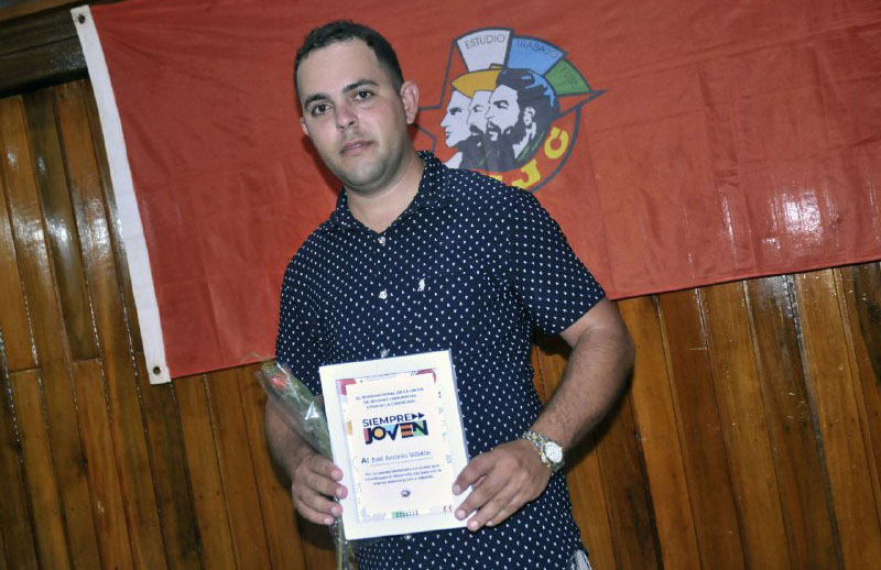 0404 ujc distincion siempre joven