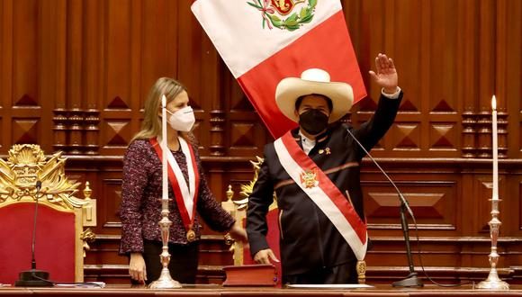 Pedro Castillo sume presidencia de perù 580x330