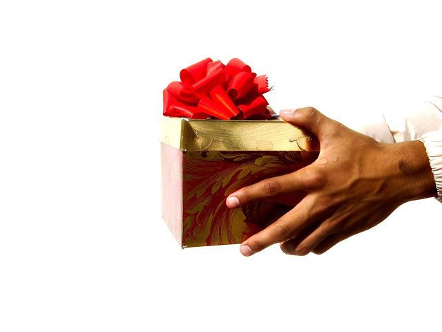 present 2 1313196 640x4801