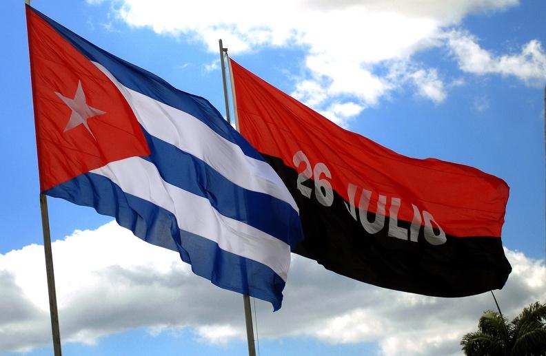 bandera cubana y del 26 de julio