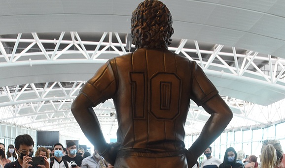maradona estatua
