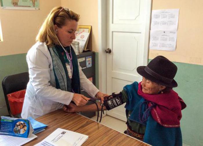 Ecuador y Cuba renuevan acuerdo de salud