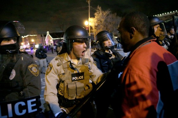 Estallan-protestas-en-Ferguson120-580x386