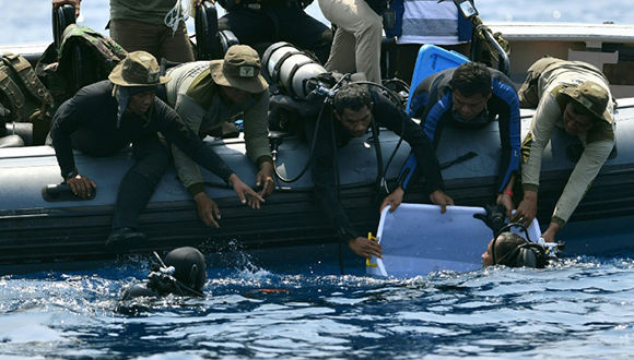Indonesia caja negra avion