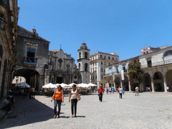 La-plaza-de-la-catedral.-Foto-Nancy-Trejos-USA-TODAY-580x435