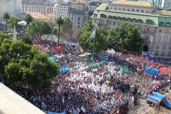 Plaza-de-Mayo-9-de-diciembre-580x387