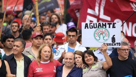 Protestan-en-la-Plaza-de-Mayo-en-contra-de-las-medidas-de-macri