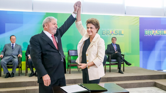 Rousseff-y-Lula-durante-el-nombramiento
