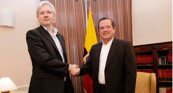 canciller ecuatoriano assange