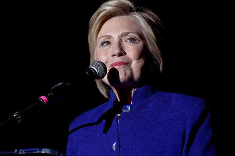 hillary sonrisa