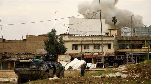 humo generado por un bombardeo en Mosul 580x326