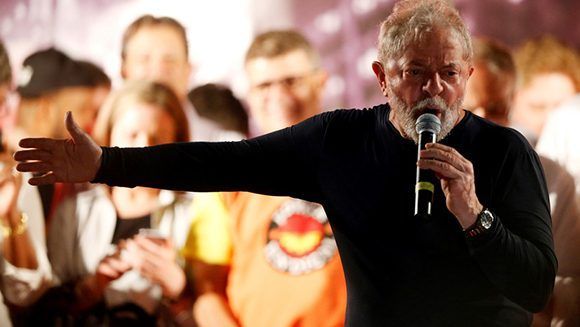 lula da silva durante un discurso en curitiba 580x327