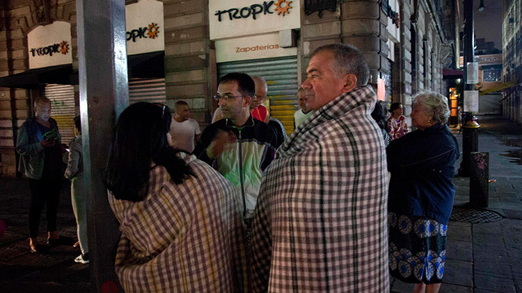 mexicanos calles terremoto